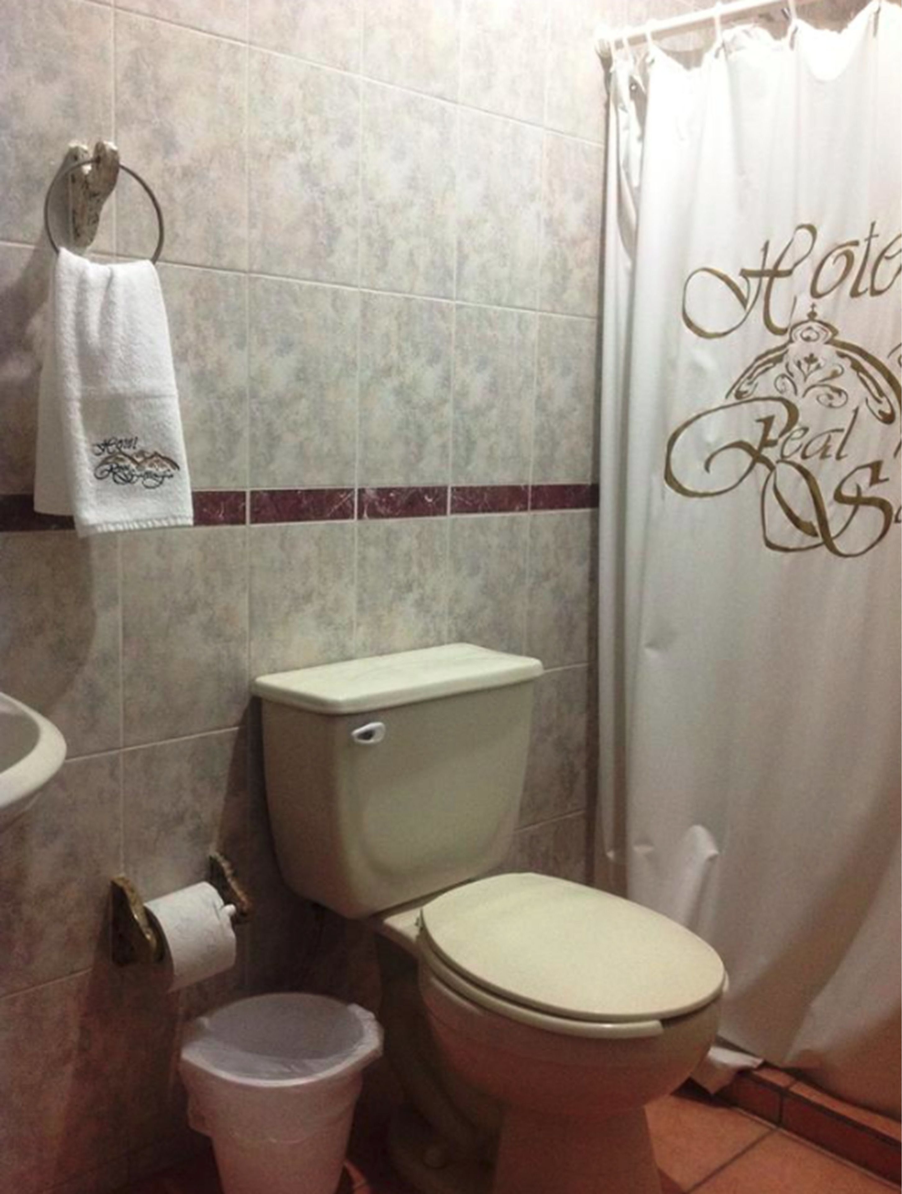 shower, free toiletries, towels