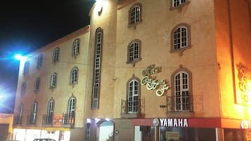 Fassade der Unterkunft – Abend/Nacht