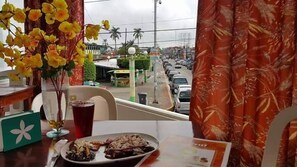 Breakfast, lunch, dinner served; Regional cuisine
