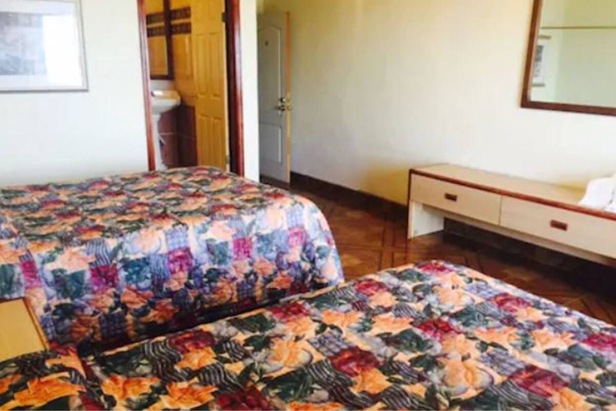 1 bedroom, in-room safe, desk, WiFi (free)