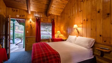 Chambre, 2 grands lits, salle de bains privée (No Pets)