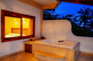 Deluxe Studio, 1 Bedroom, Hot Tub, Ocean View | Jetted tub - Bungalows La Madera (Zihuatanejo)