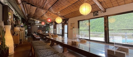供应早餐和晚餐,地区菜