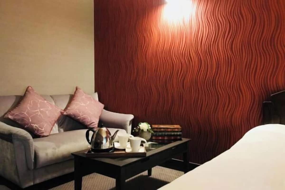 Desk, free WiFi, bed sheets