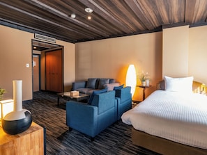 Deluxe Room, 2 Bedrooms | Desk, free WiFi, bed sheets - Shakespeare Hotel (Hakuba)