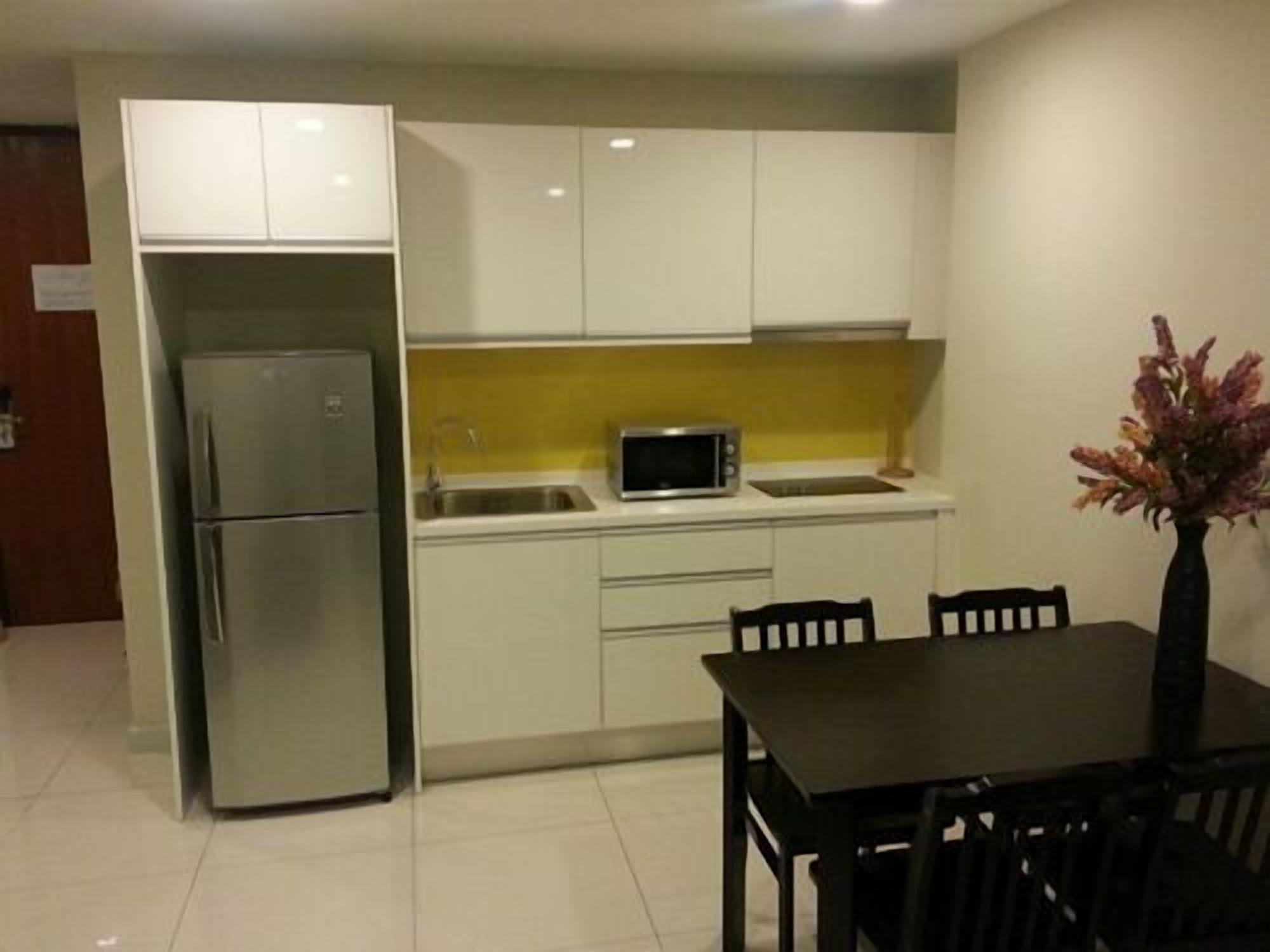 Suite, 2 habitaciones | Cocina básica privada | Frigorífico grande, microondas, placa de cocina y tostadora