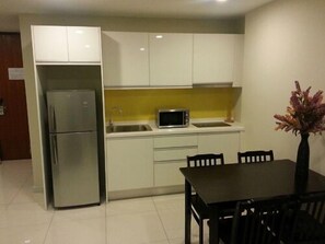 Suite, 2 camere da letto | Angolo cottura privato | Frigorifero con congelatore, microonde, piano cottura, tostapane