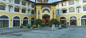 Planta Centro Bacolod Hotel & Residences