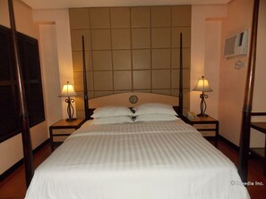 Caja de seguridad en la habitación y escritorio