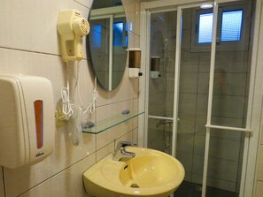 Classic Double Room | Bathroom | Shower, free toiletries, hair dryer, slippers