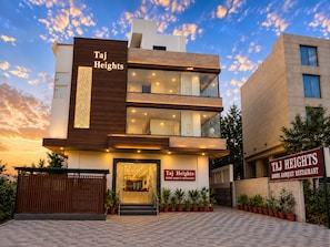 Exterior - Hotel Taj Heights (Agra)