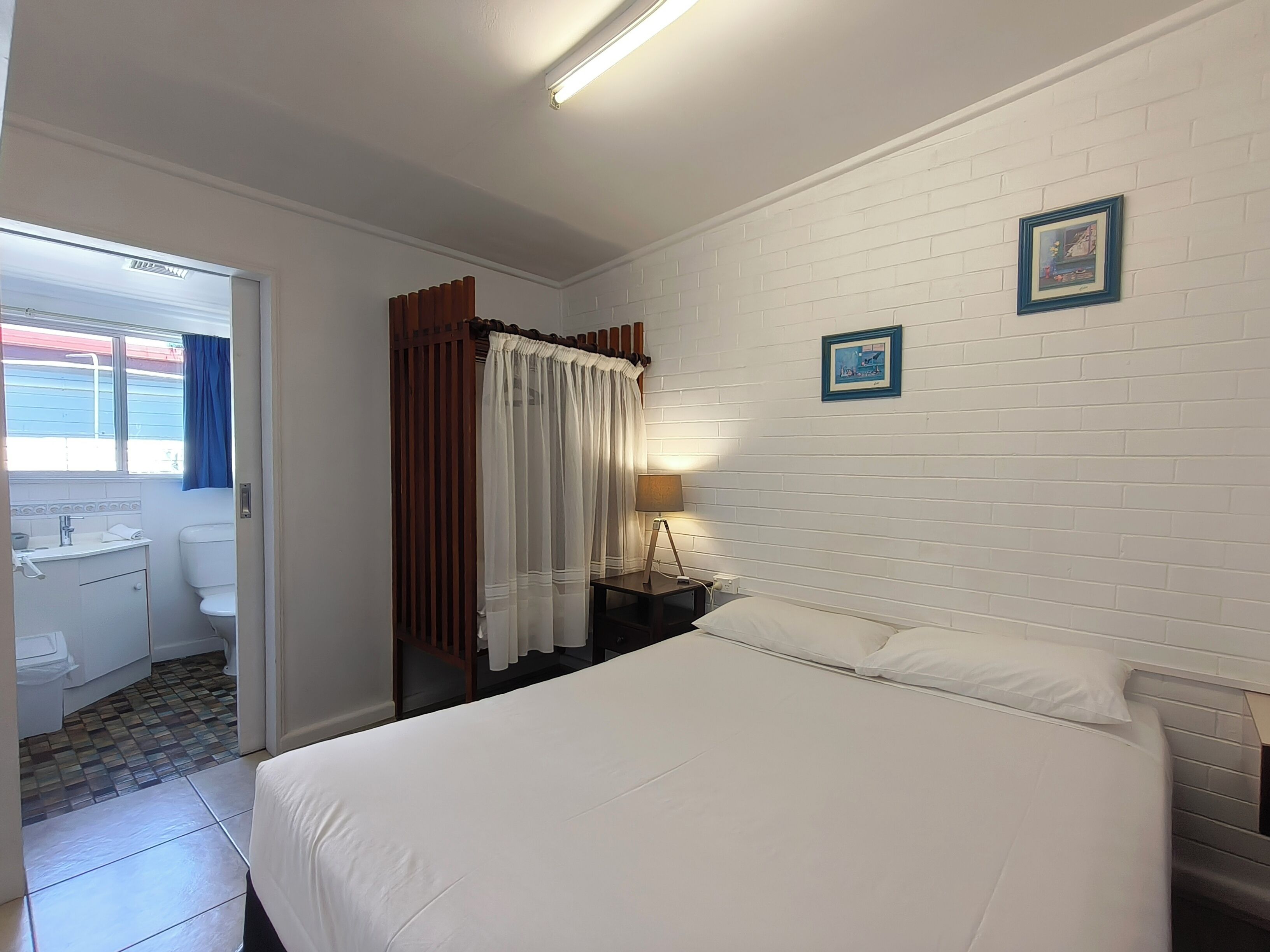 家庭四人房 | 高档床上用品、Select Comfort 床、特色家居、办公桌