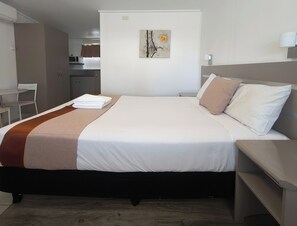 Executive Unit | Premium bedding, Select Comfort beds, individually furnished, desk - Motel Myall (Dalby)