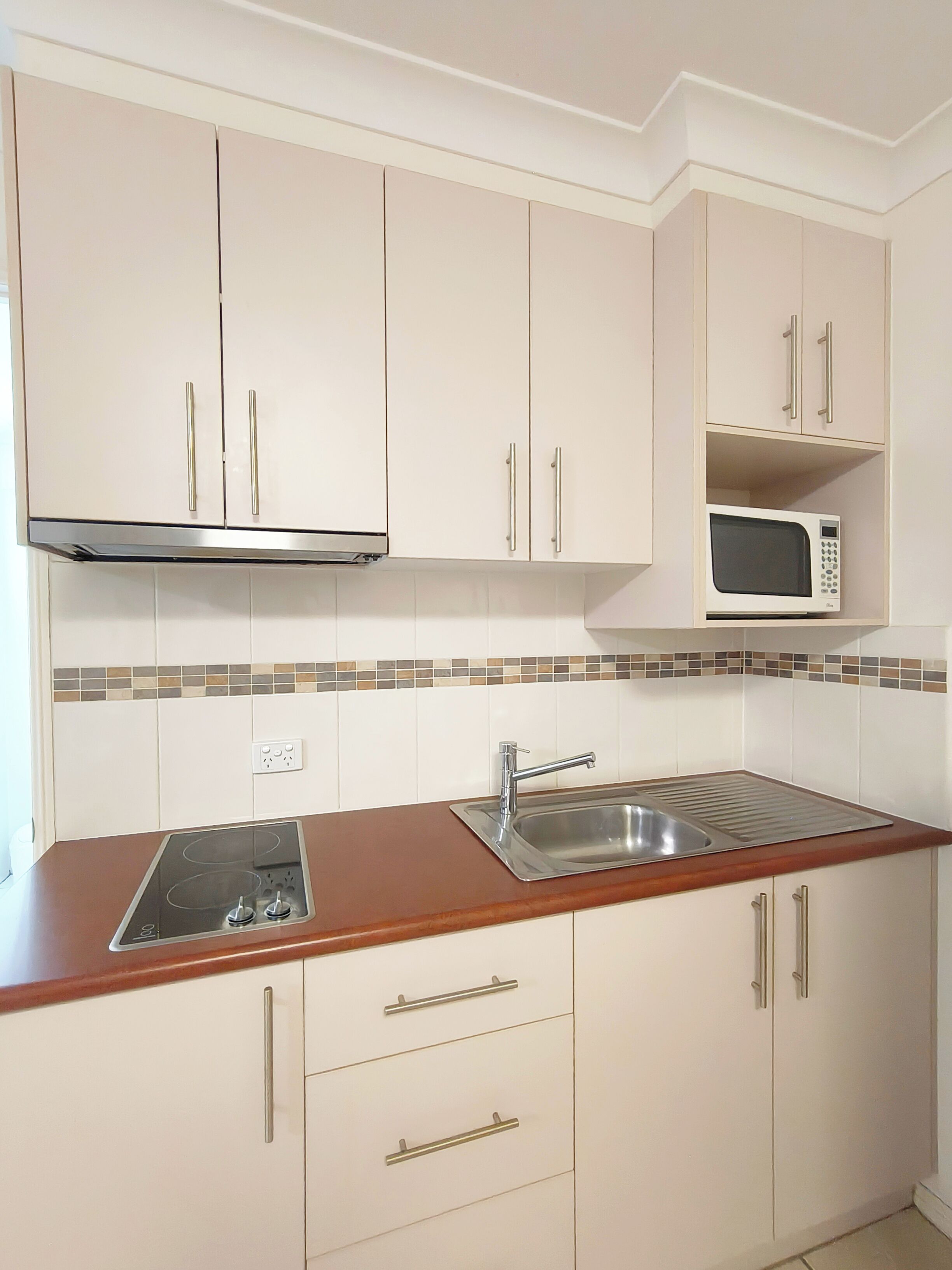 TV a schermo piatto 40 pollici con canali via cavo, TV