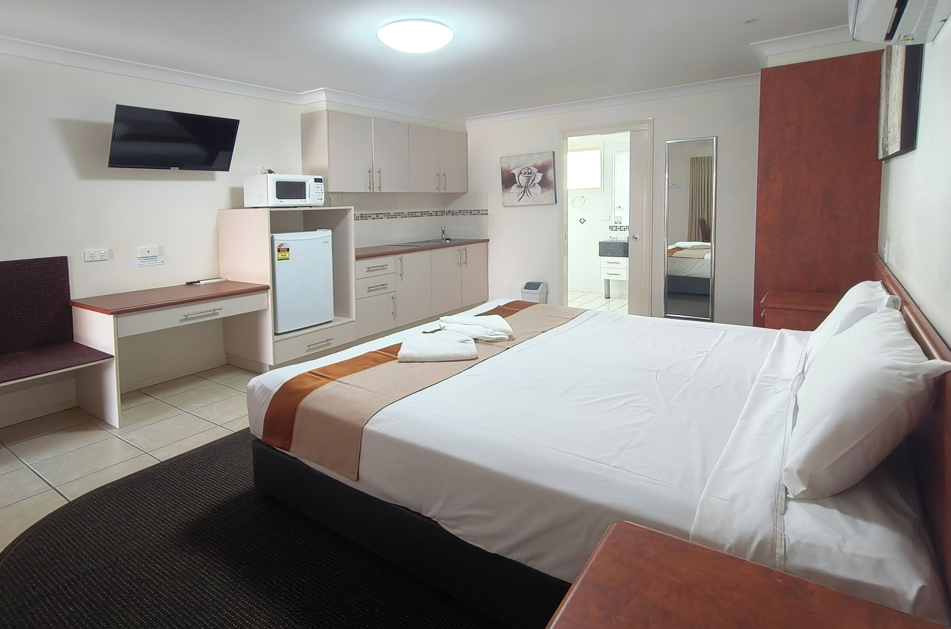 Deluxe Unit | Premium bedding, Select Comfort beds, individually furnished, desk