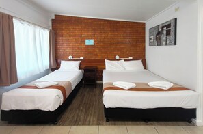 Large Family Unit | Premium bedding, Select Comfort beds, individually furnished, desk - Motel Myall (Dalby)
