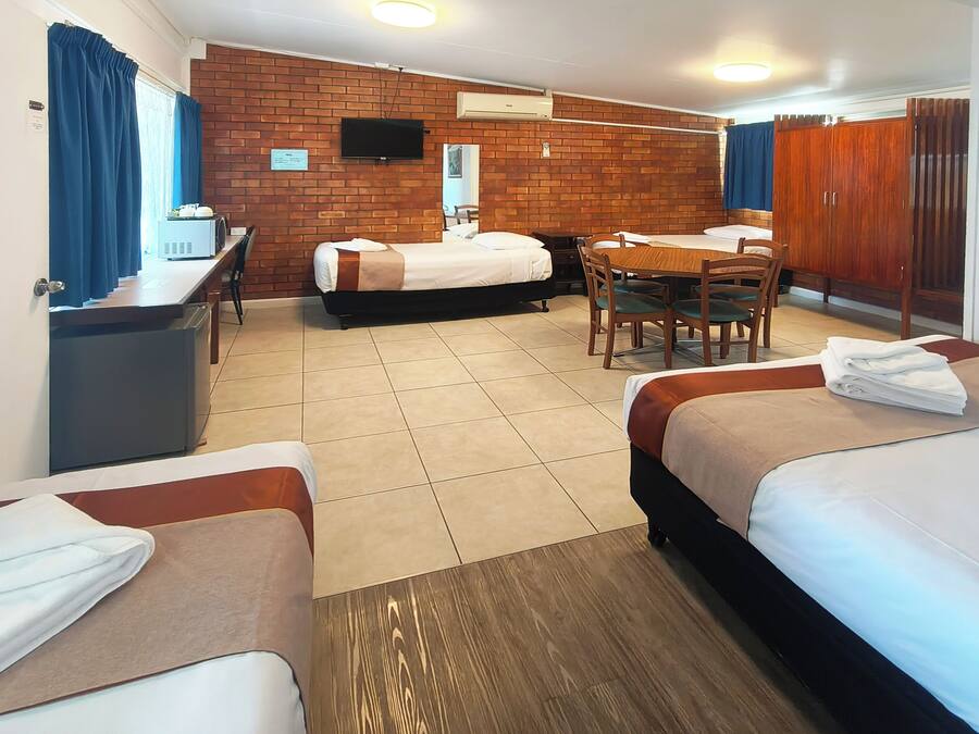 Habitación familiar | Ropa de cama de alta calidad y colchones Select Comfort