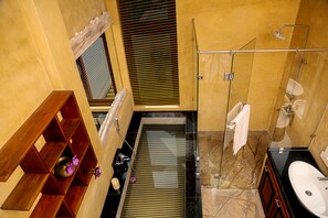 Suite | Badeværelse | Gratis toiletartikler, badekåber, hjemmesko, bidet