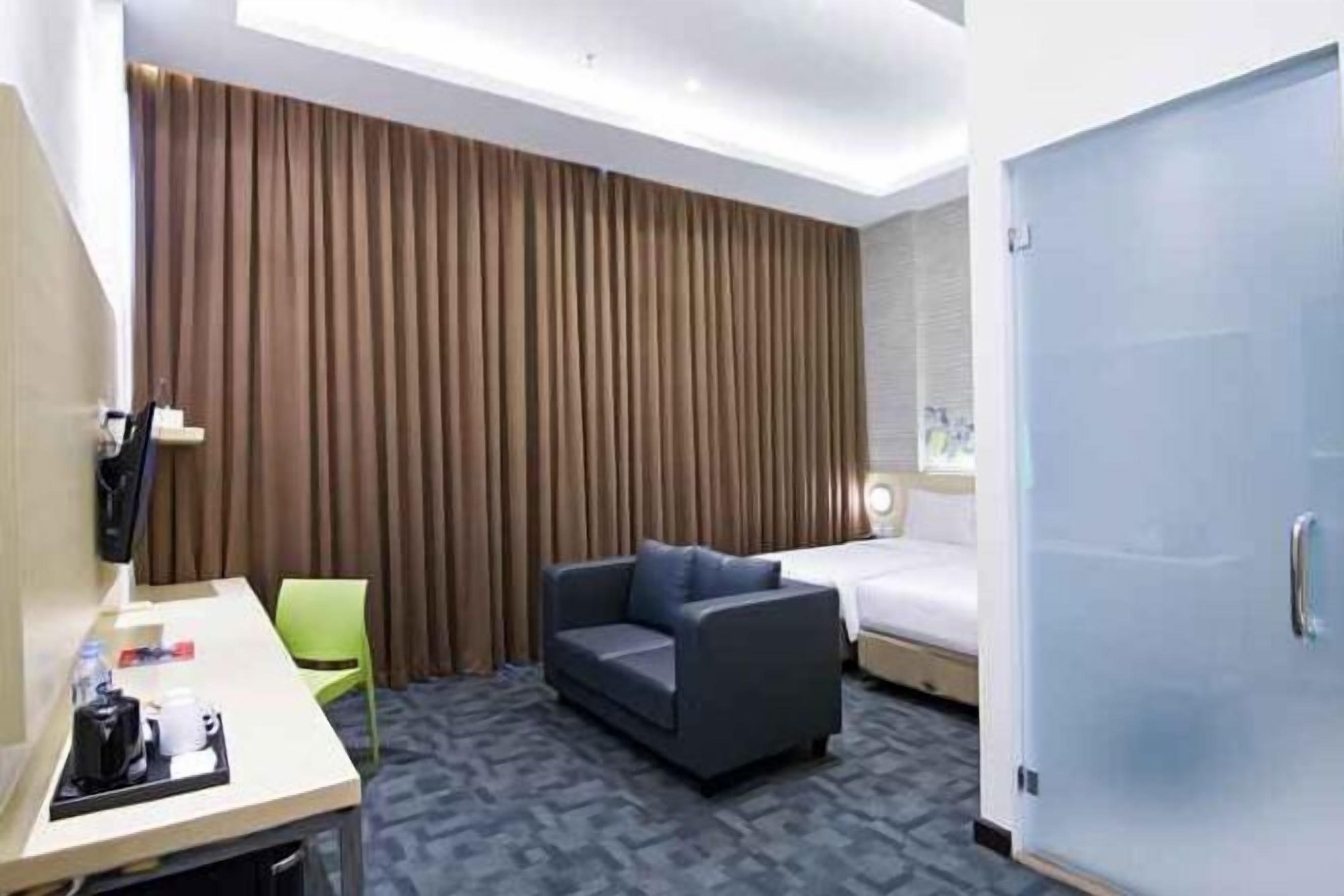 In-room safe, desk, laptop workspace, iron/ironing board