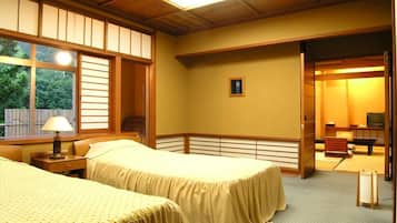 Kamer, uitzicht op vallei (Japanese Western Style Room) | Een kluis op de kamer