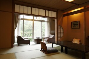 客房, 山谷景 (Japanese Western Style Room) | 房內夾萬