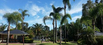 Sportsmans Motor Inn