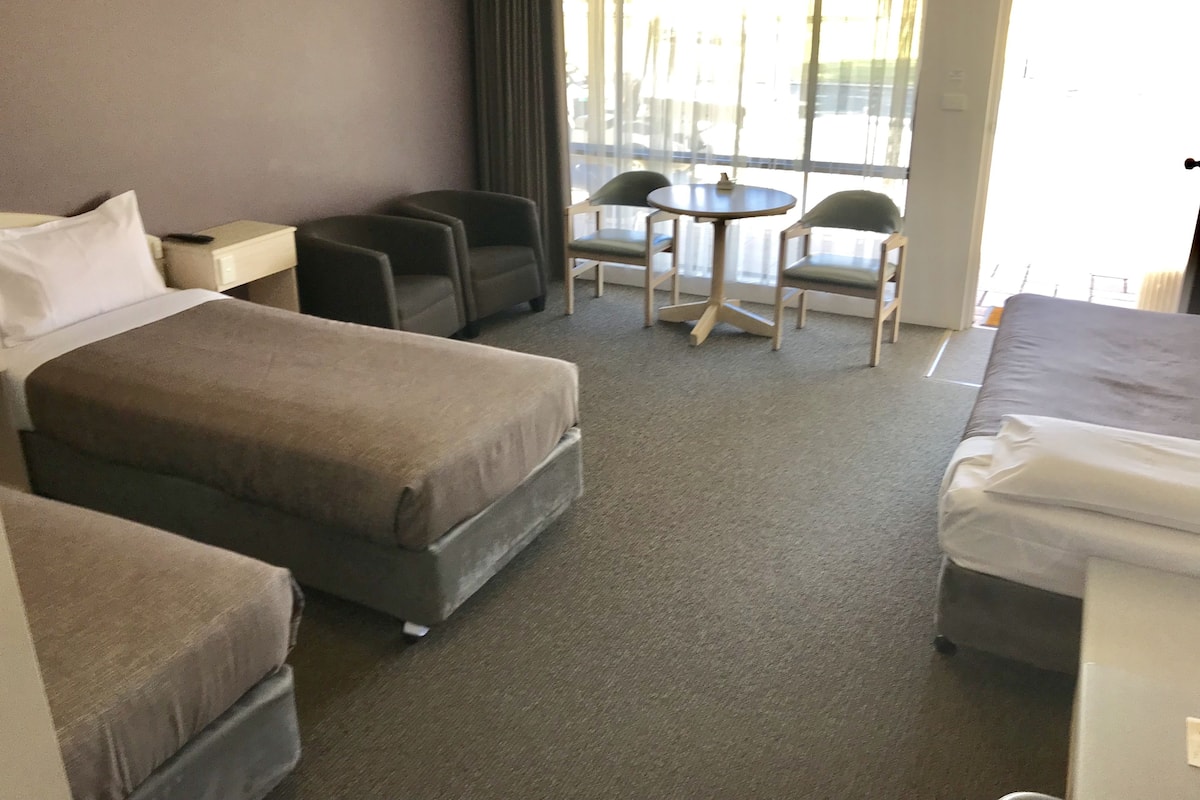 Executive Triple Room | Minibar, desk, iron/ironing board, free WiFi