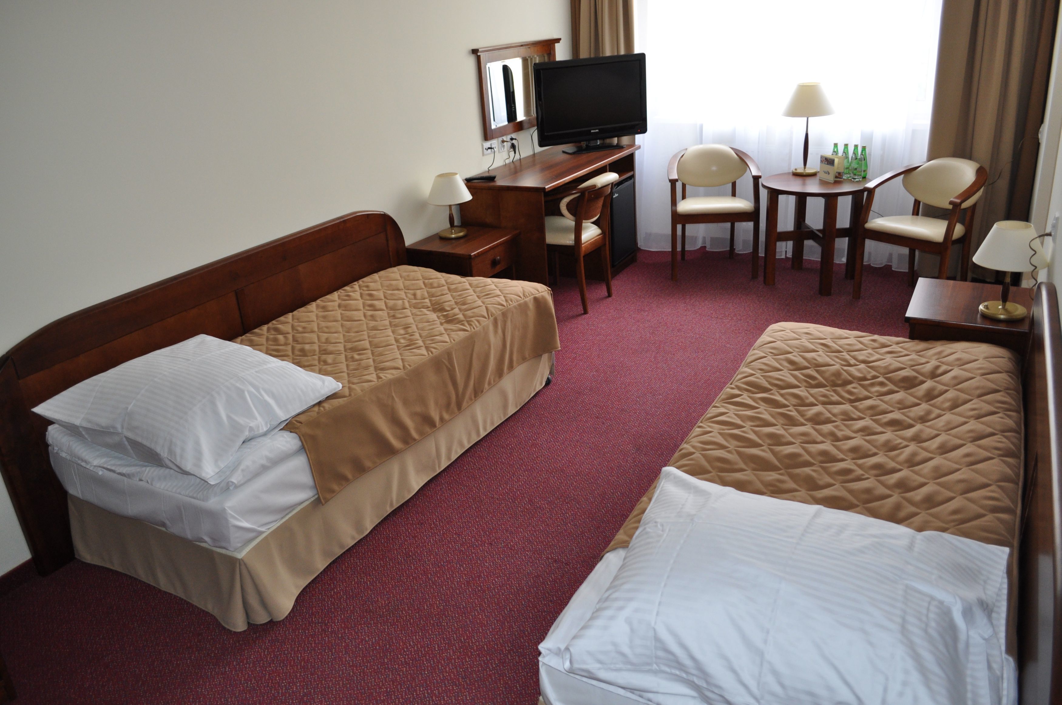 family room (comfort) | premium bedding, in-room safe, iron/ironing board, free cots/infant beds