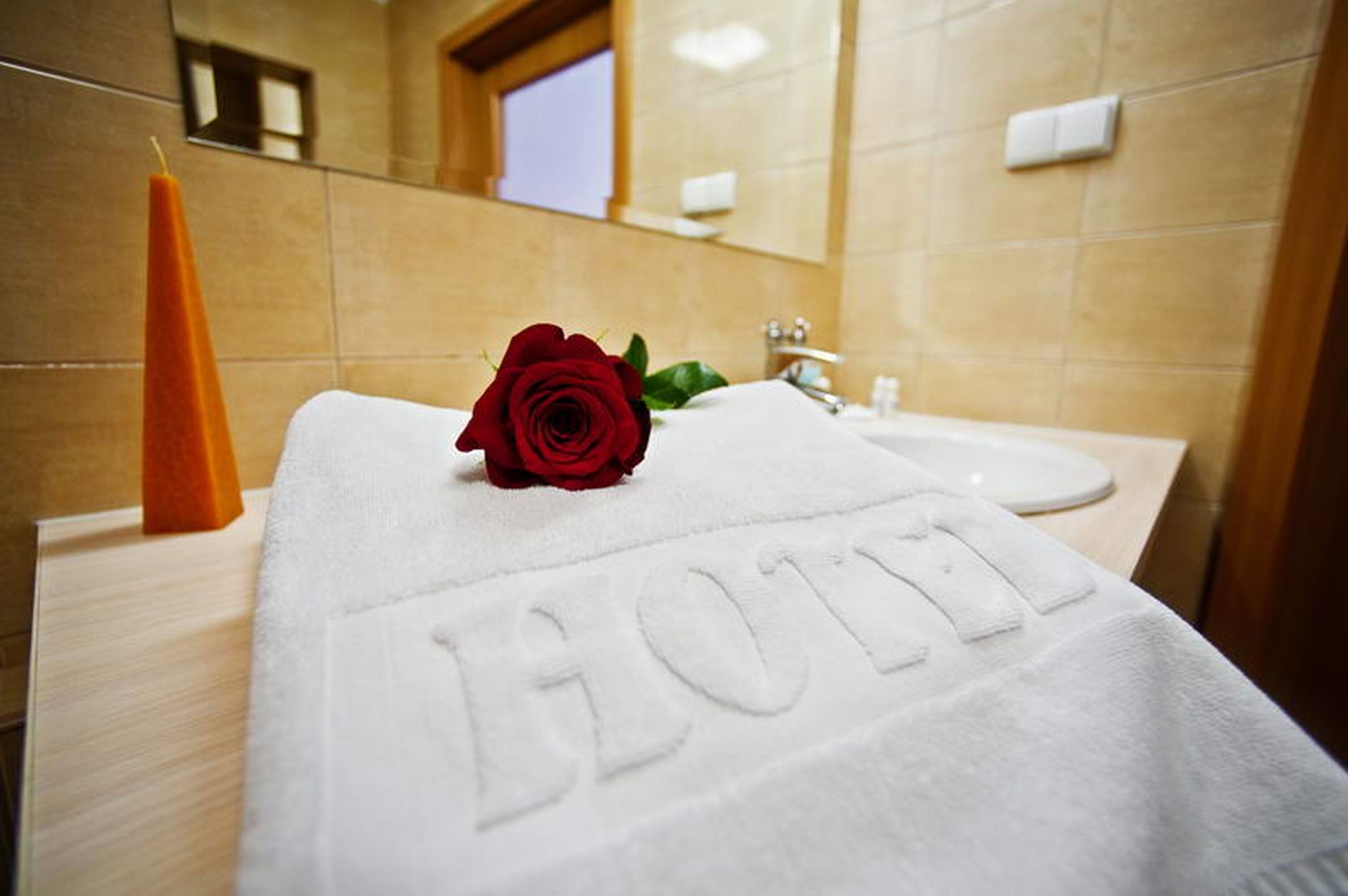 free toiletries, towels