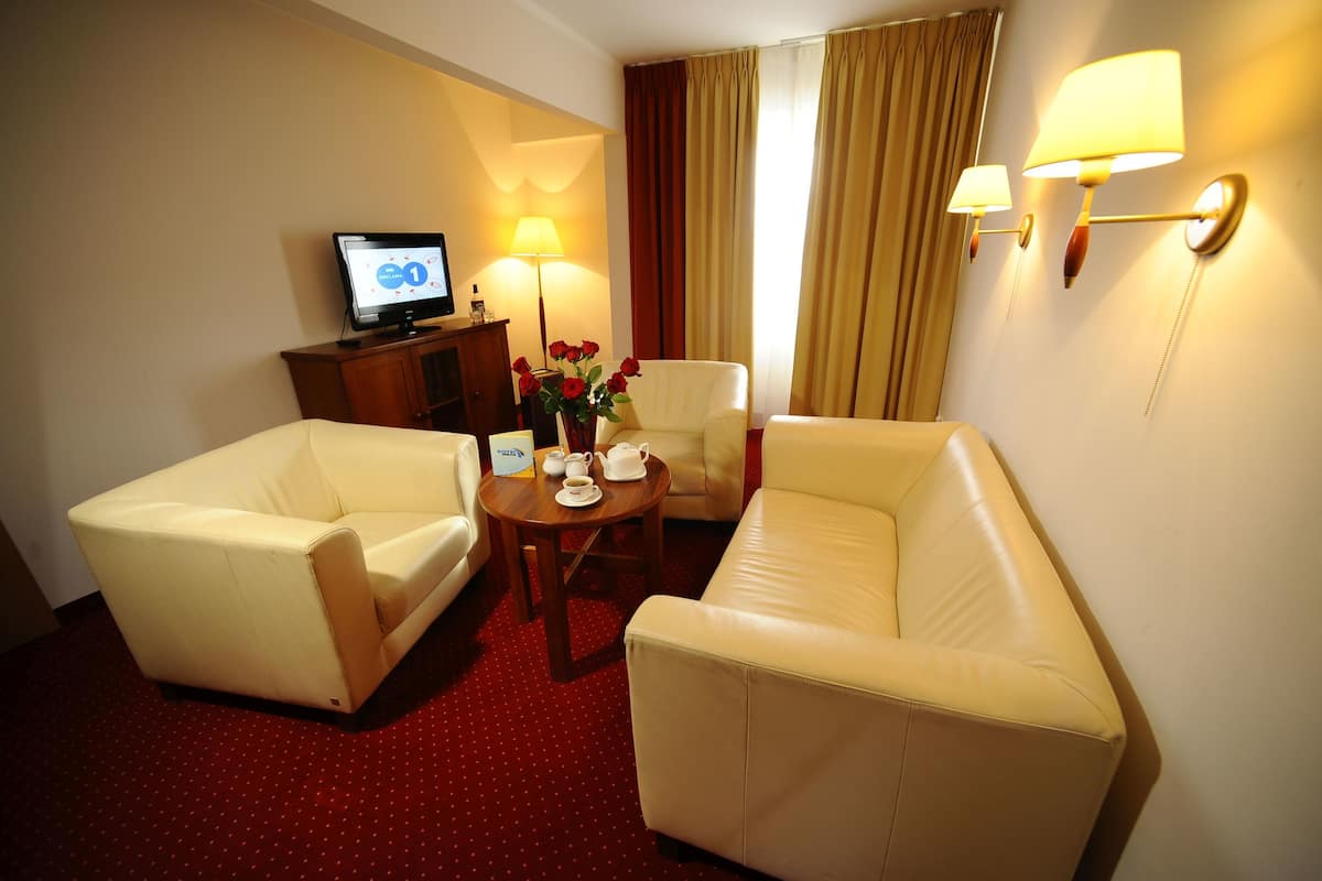 comfort apartment, 1 bedroom | premium bedding, in-room safe, iron/ironing board, free cots/infant beds