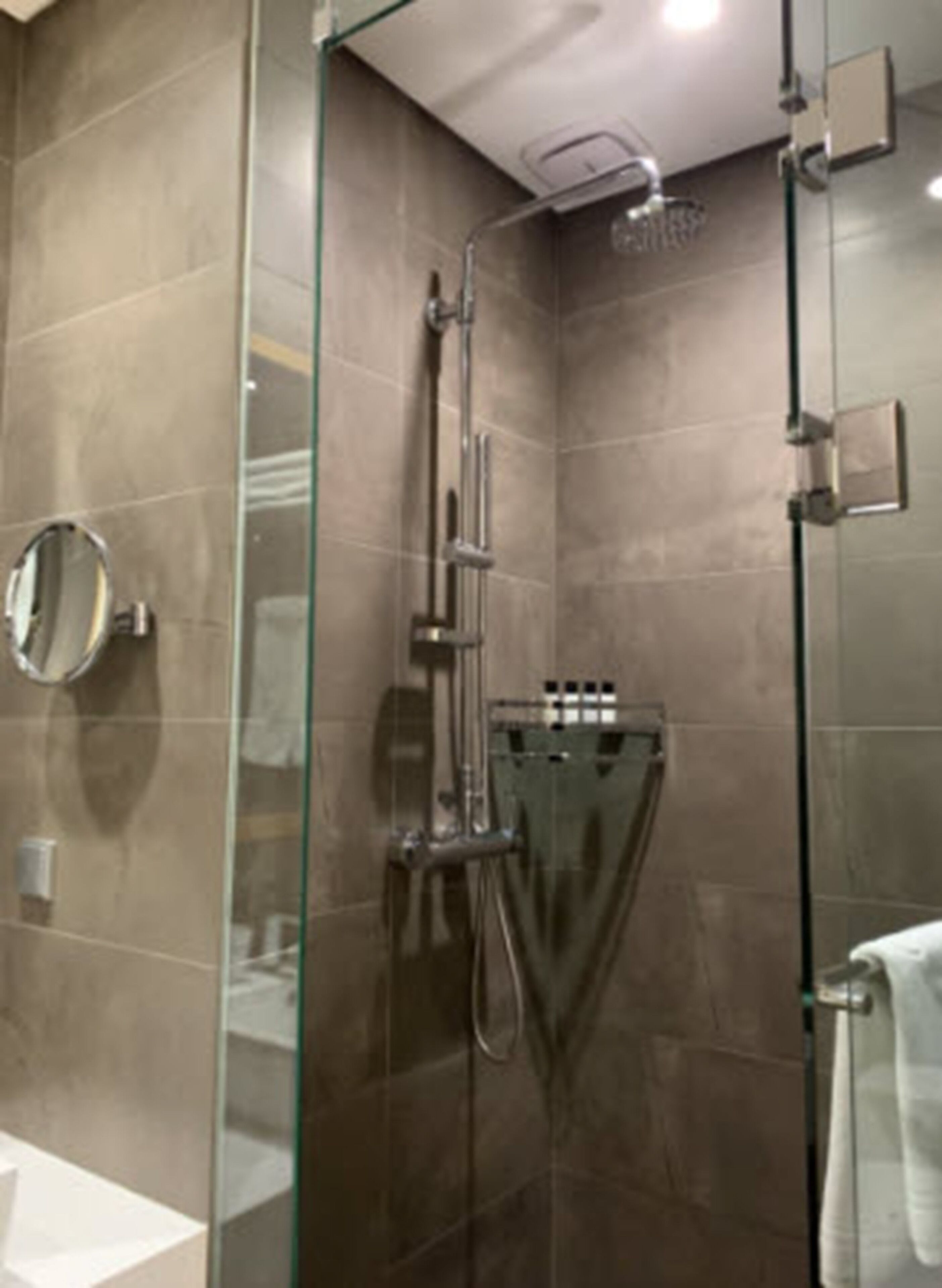 superior double room (no table) | bathroom | shower, hair dryer, bathrobes, towels