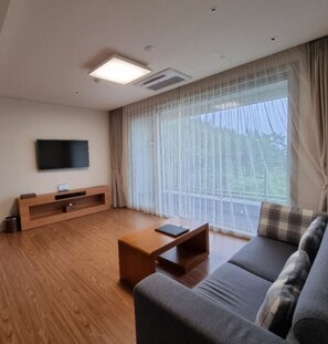 Deluxe Room, Mountain View (breakfast included for 3 people)