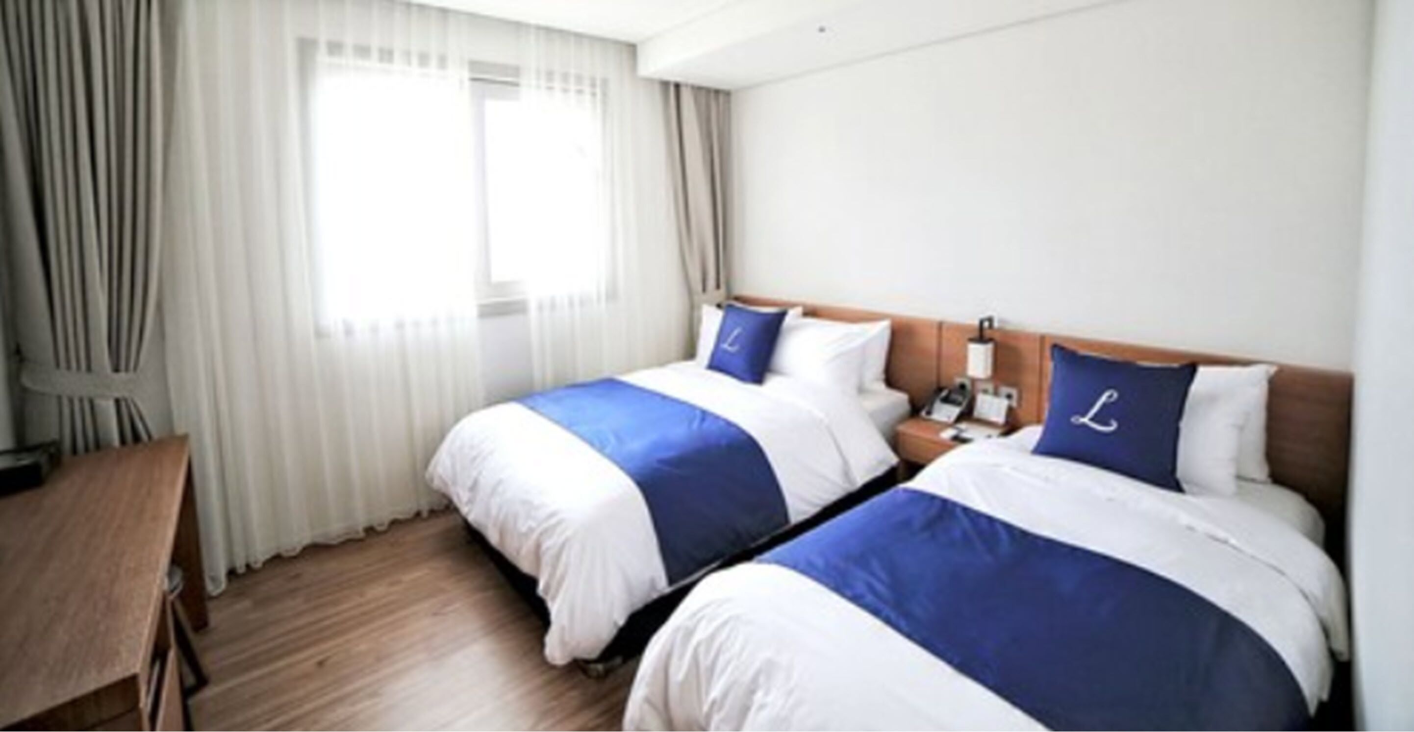 deluxe room, partial sea view | egyptian cotton sheets, premium bedding, down duvets