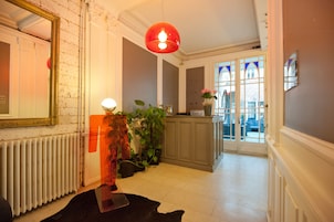 Check-in/check-out kiosk