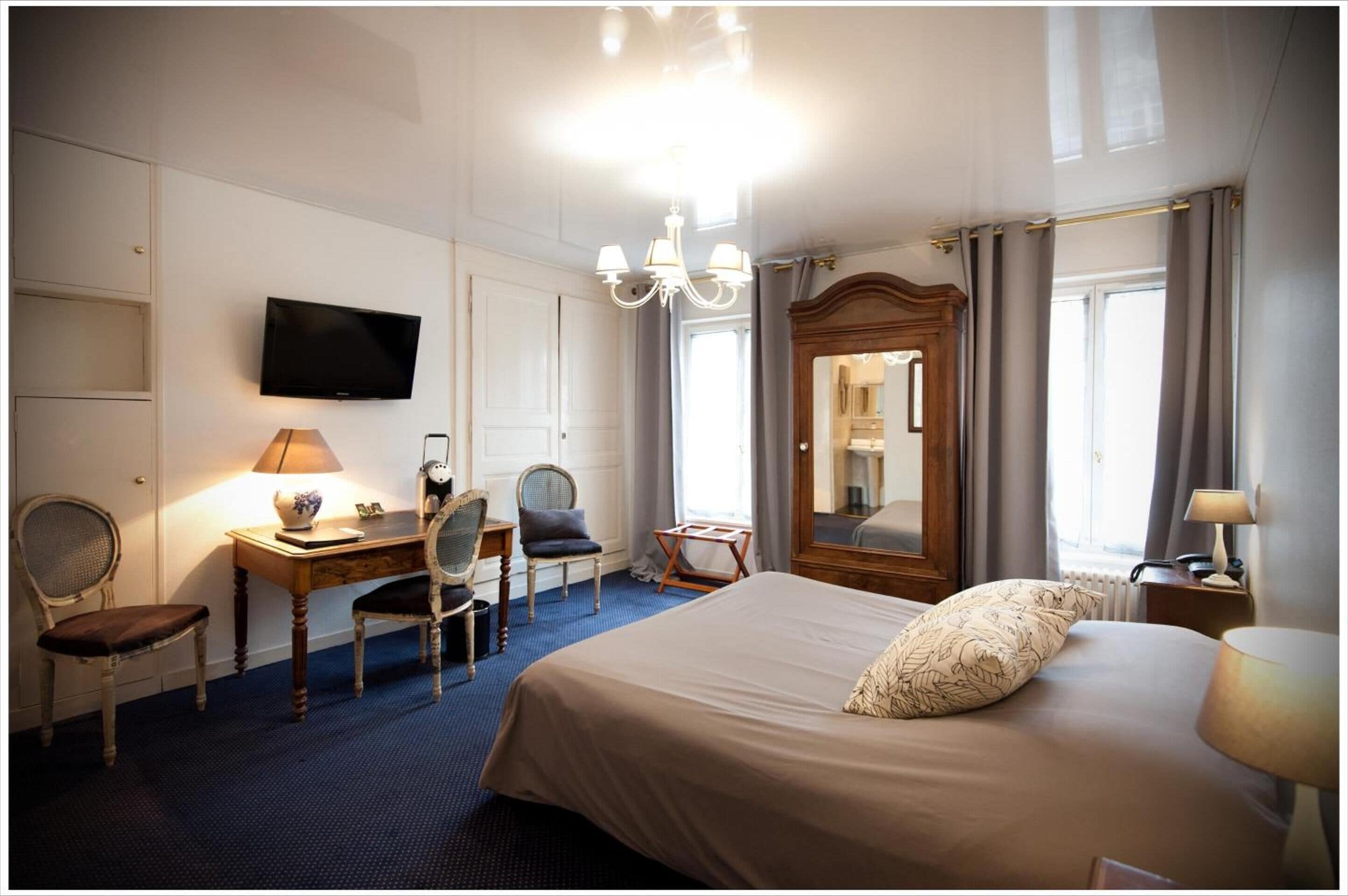 double room, courtyard view | premium bedding, memory-foam beds, desk, soundproofing