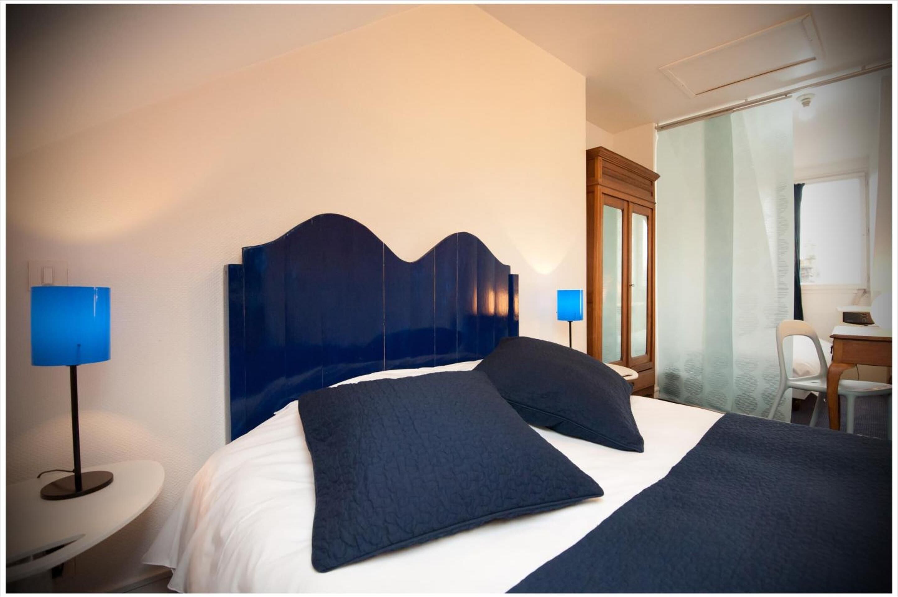 高級寢具、記憶床墊、書桌、隔音