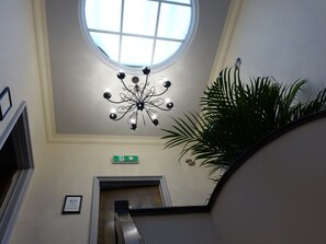 1 室のベッドルーム、エジプト綿のシーツ、高級寝具、羽毛の掛け布団