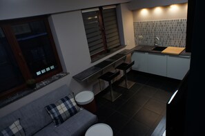 Appartement Supérieur, 1 chambre, cuisine | Coin séjour | Télévision LED de 48 pouces avec chaînes par satellite, télévision