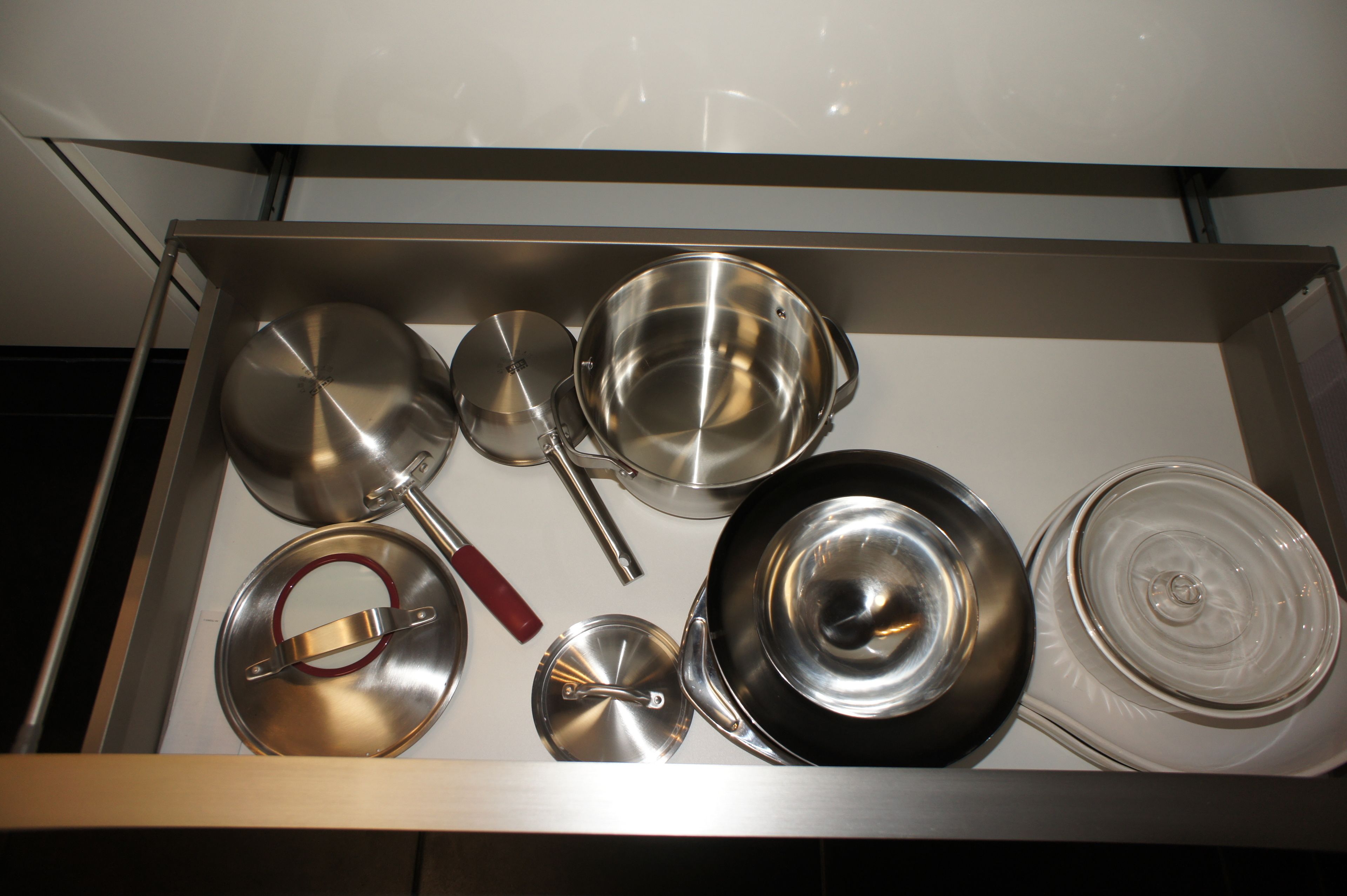 superior apartment, 1 bedroom, kitchen | private kitchen | full-sized fridge, microwave, oven, stovetop