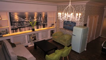 Luxury Apartment, 1 Bedroom, Non Smoking, City View | Living room | 48-inch LED TV with satellite channels, TV, Netflix