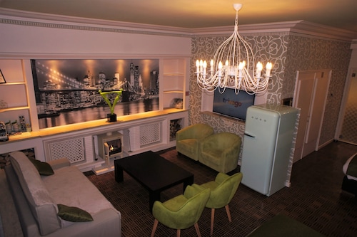 J and R Brussels City Apartment