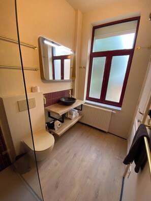 Premium Apartment, City View | Bathroom - J and R Brussels City Apartment (Brussels)