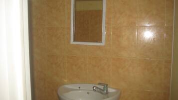 Chambre Standard | Lavabo de la salle de bain