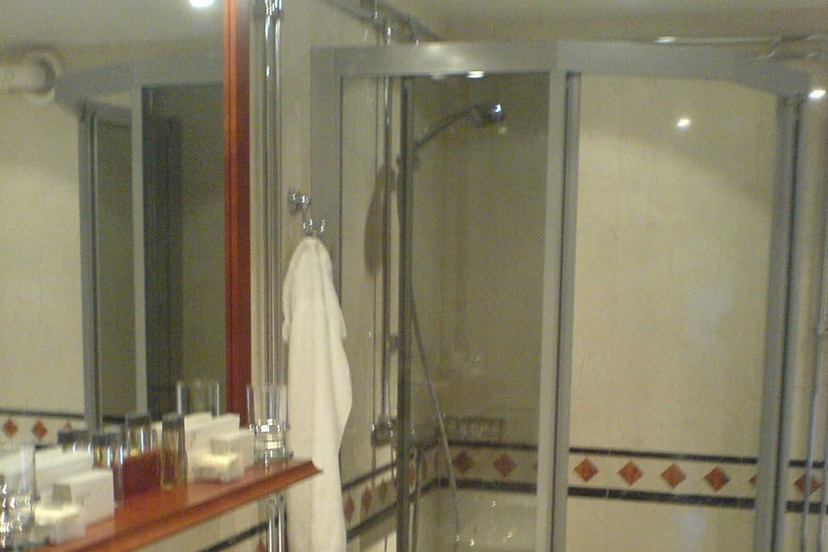 Een bubbelbad, gratis toiletartikelen, een haardroger, badjassen