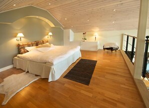 Premium bedding, down duvets, minibar, individually decorated - Blacksta Vingård (Flen)