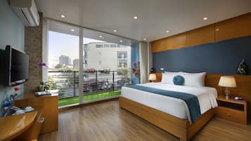 1 bedroom, Egyptian cotton sheets, premium bedding, down comforters