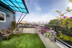 Family Suite Large Balcony & Terrace (9m2) City View | Balcony