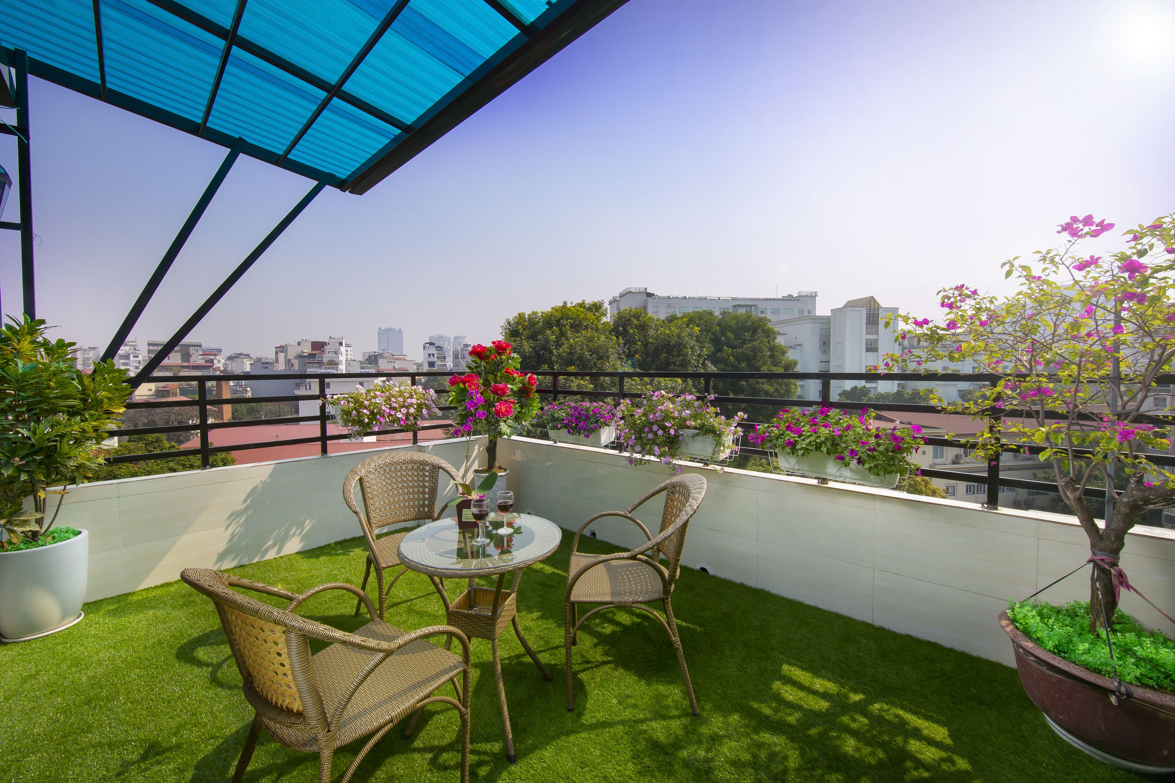 family suite large balcony & terrace (9m2) city view | terrace/patio