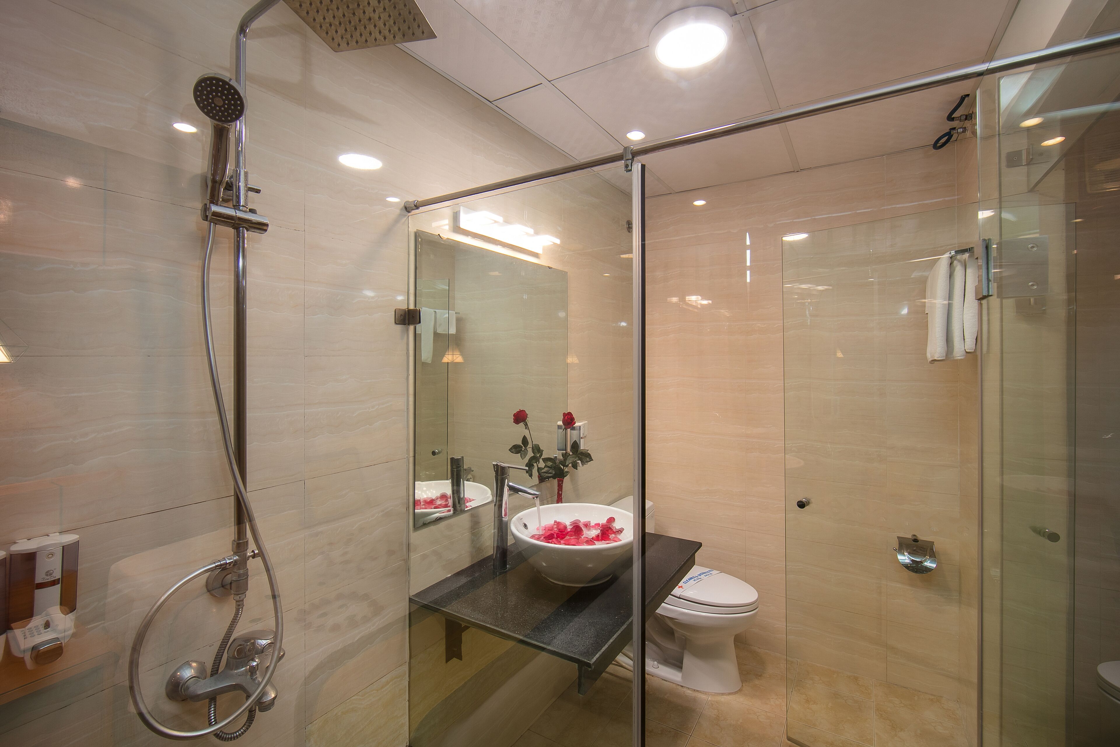 royal suite large balcony & terrace (8m2) city view | bathroom | separate bathtub and shower, hydromassage showerhead