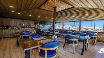Colazione a buffet inclusa, servita tutte le mattine
